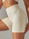 ZASUWA Female Seamless Quick-drying Scrunch Bum Shorts