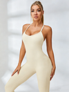 Sexy Jumpsuit mit überkreuztem Rückenausschnitt und U-Boot-Ausschnitt