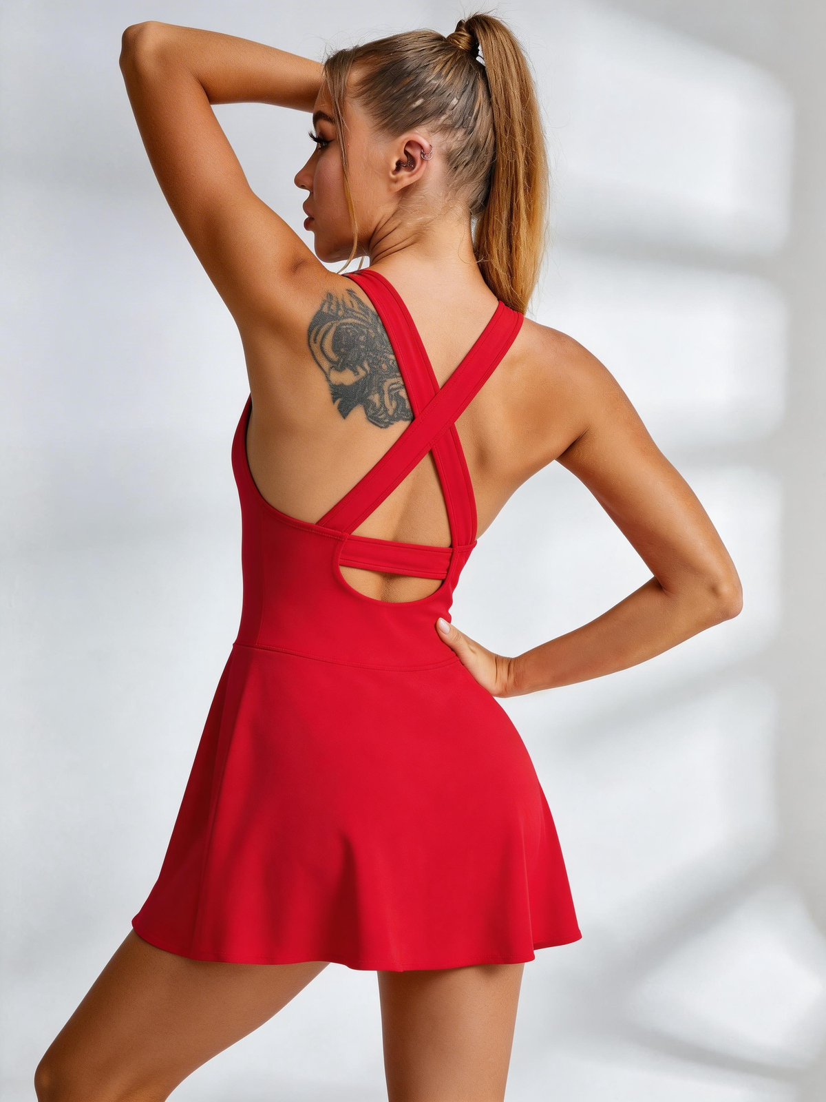 Gekreuztes, plissiertes Tennis-Kleid
