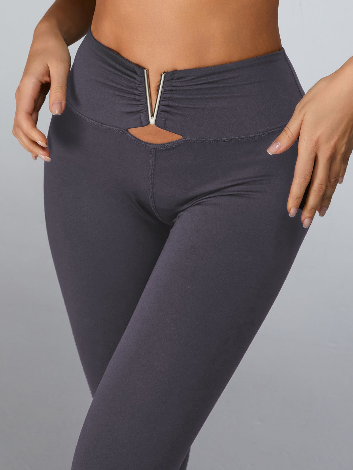 Leggings aus Metall mit V-Ausschnitt