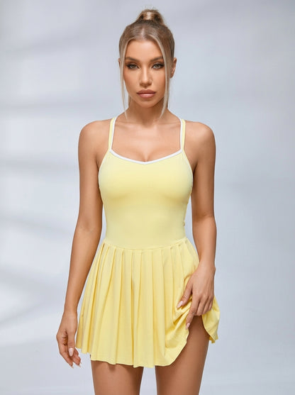 Tennis-Kleid mit Herzförmigem Ausschnitt und Kontrastpaspelierung