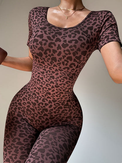 Leoparden-Overall mit Rückenausschnitt